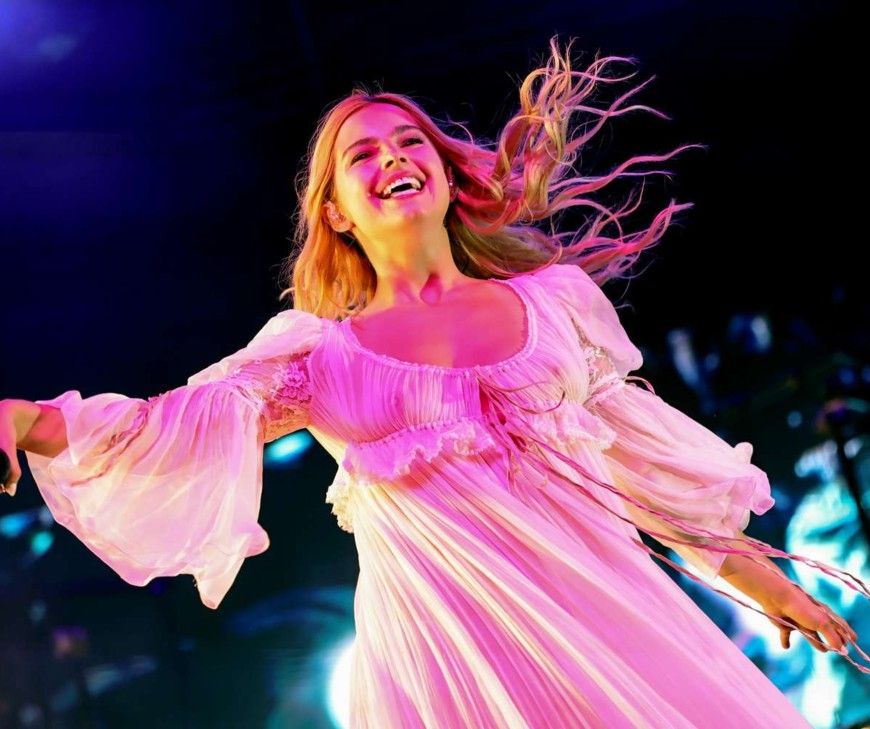 From TikTok Videos to World Tour: Addison Rae’s Pop Star Pivot and the Creative Machine Behind Her Reinvention